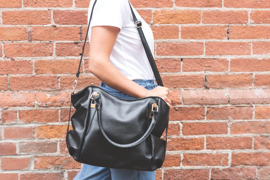 Black Leather Bag Auto renew